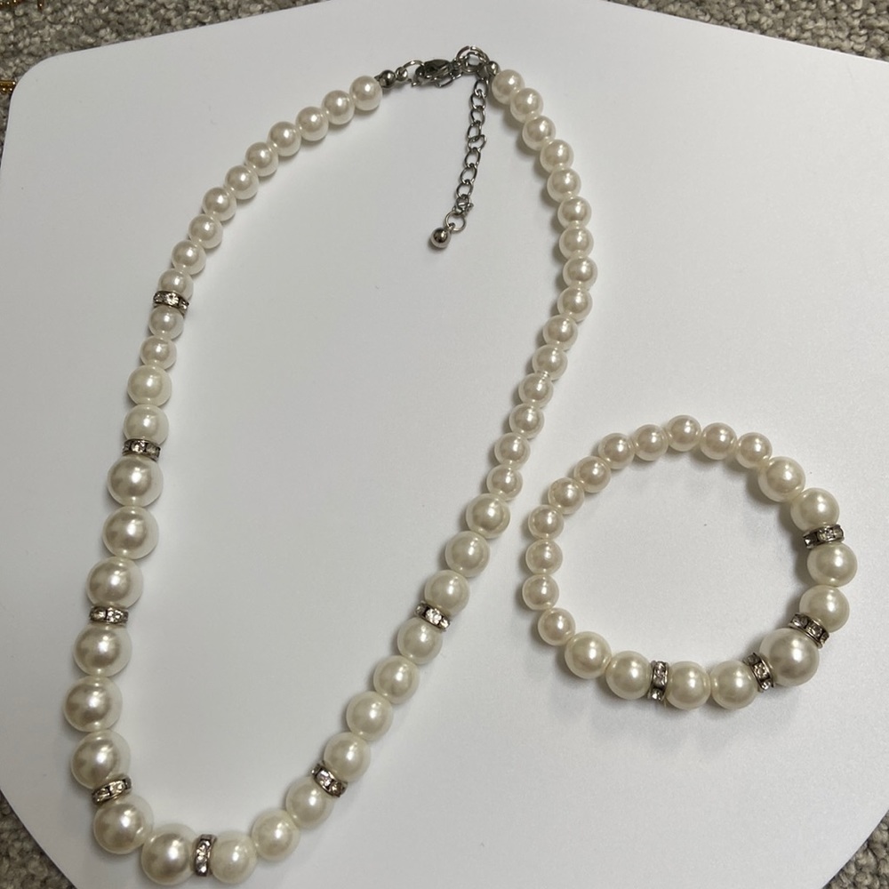 Pearl Necklace and Bracelet Set